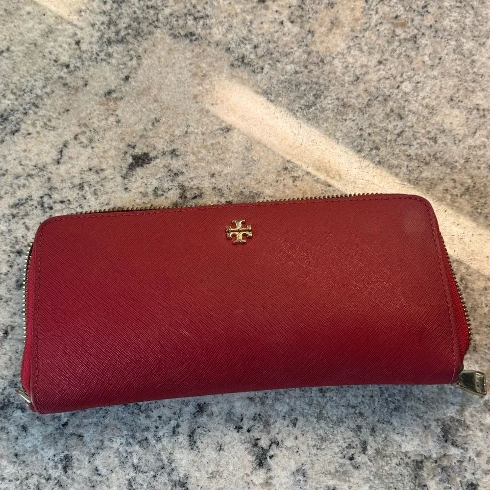 Tory Burch Red Emerson Continental Wallet - Picture 4 of 9